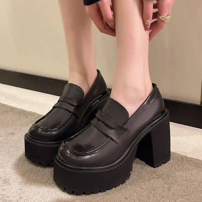 Petite Damen-Slipper aus schwa – Leatherwork In French Bewertung und Preis