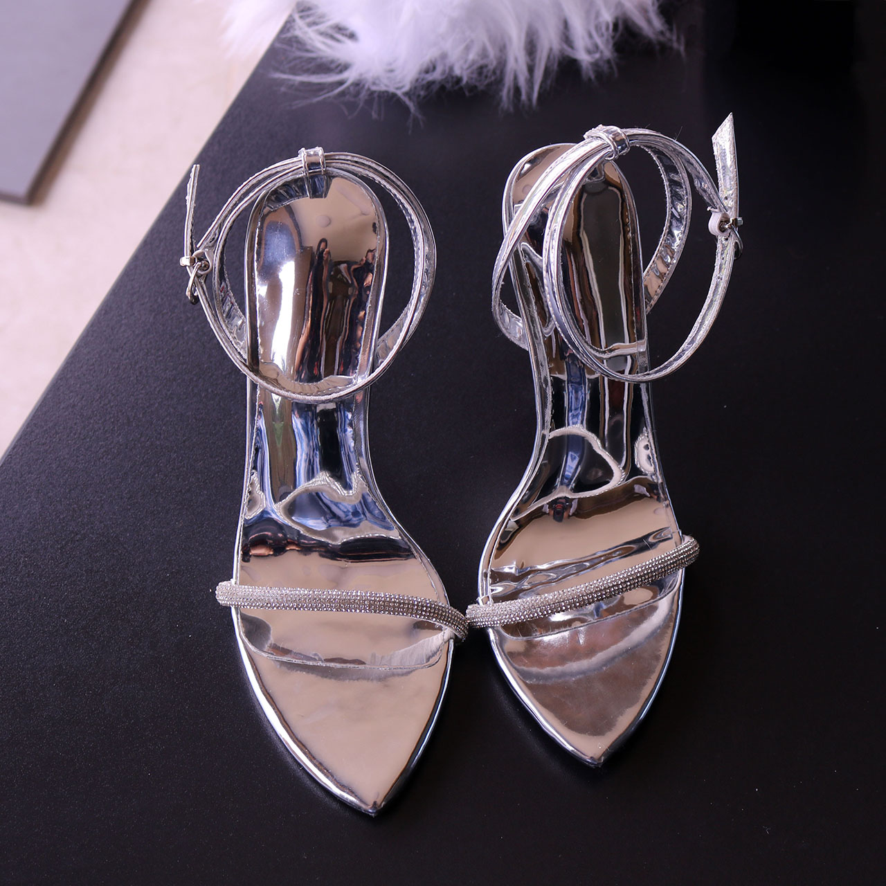 Silberne, spiegellackierte Led – Leather Work Heels Bewertung und Preis
