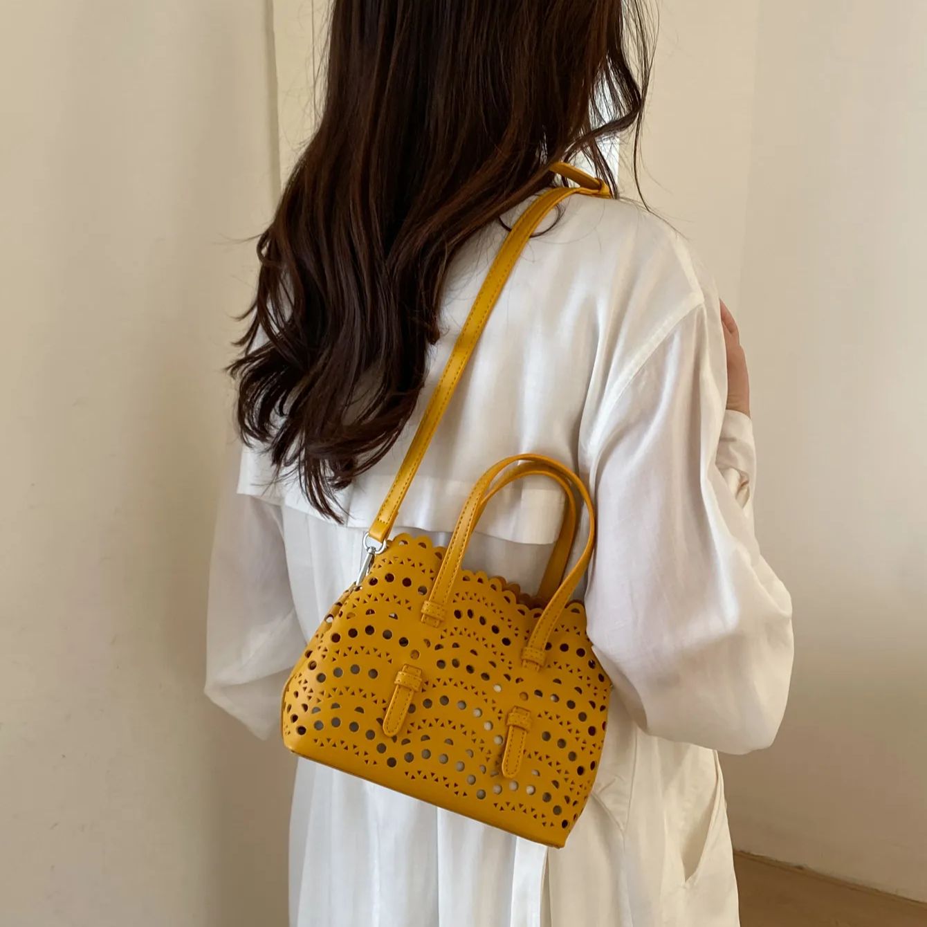 Rote, hohle, bedruckte Umhänge – Leather Work Handbags For Women Bewertung und Preis